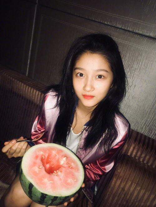 吃瓜姐妹照片大全图片,照片大全带你领略时尚风采