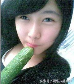 美女喝茶吃瓜视频,美女演绎悠闲生活瞬间