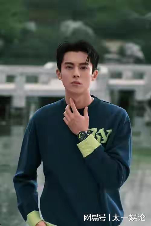 王鹤棣吃瓜表现