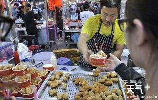 沈阳夜市吃瓜,瓜果飘香，美食盛宴一网打尽