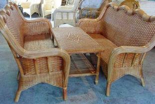 大学生椅子吃瓜,大学生椅子“吃瓜”事件引发热议